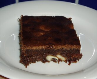 Brownies med nötter och två sorters choklad