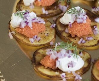 Potatisflarn med löjrom och crème fraîche.
