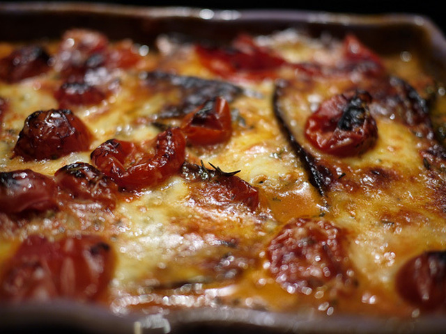 Auberginegratäng med mozzarella och parmesan