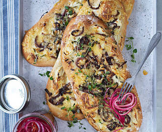 Flatbread med lök och färskost