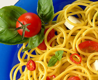 Spaghetti alla caprese (Spaghetti med tomater och mozzarella)