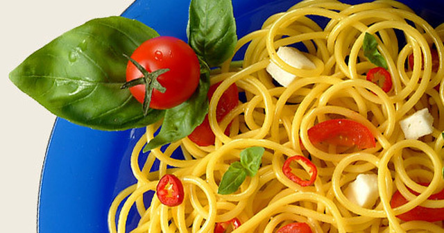 Spaghetti alla caprese (Spaghetti med tomater och mozzarella)
