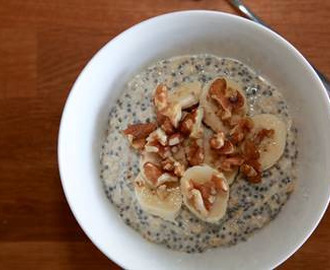 Overnight oats toppad med banan och valnötter