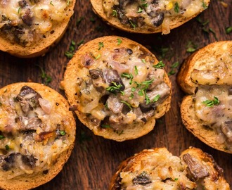 Cheesy Mushrooms Appetizer Toasts