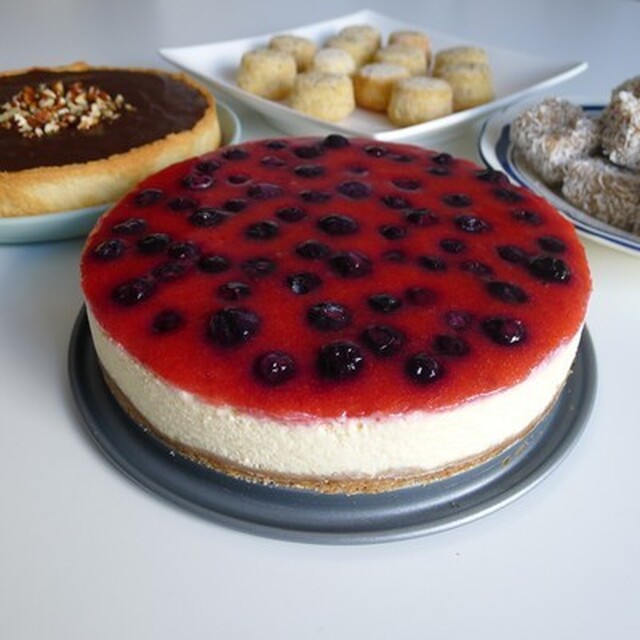 Jordgubbs- och Blåbärscheesecake