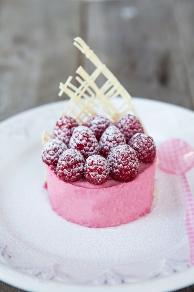 Hallonmousse med Gräddfil & Vit Choklad - Raspberry Mousse with Sour Cream & White Chocolate