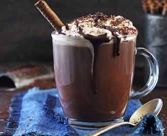 Varm choklad med likör och glass