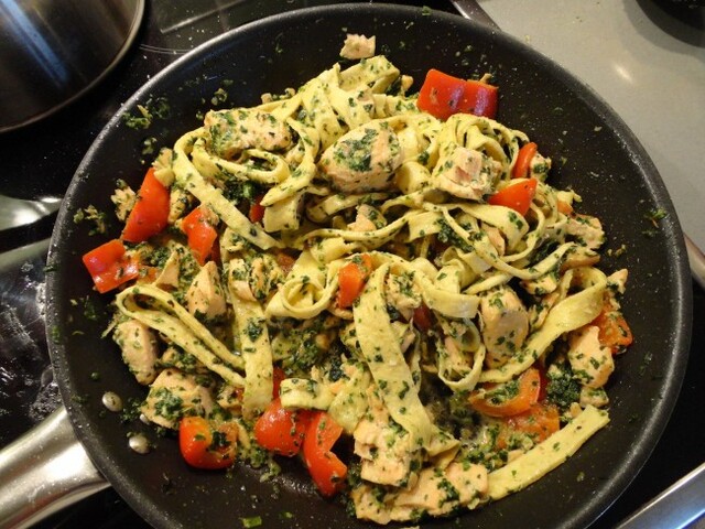 Recept: Hemmagjord pasta med lax och spenatsås (receptet som ni måste testa)