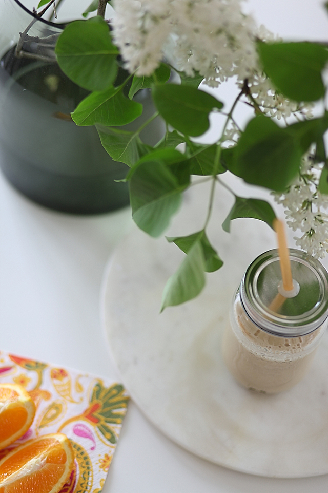 En perfekt enkel lunch – Proteinsmoothie med Mango och Ananas