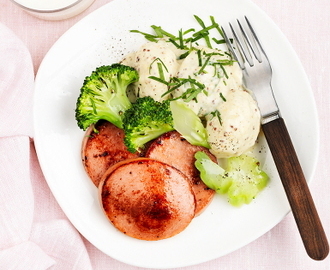 Falukorv med senapspotatis och broccoli