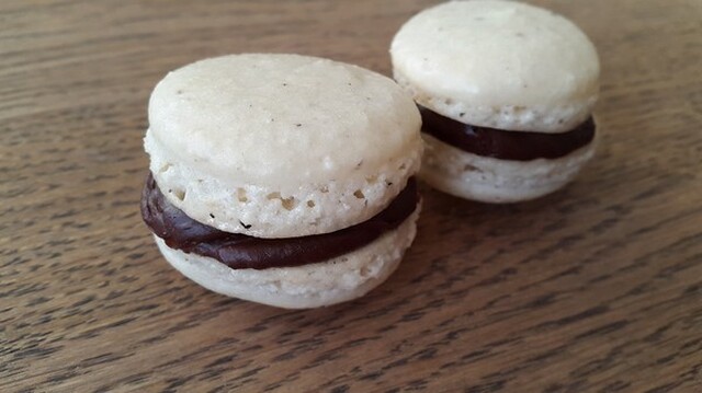 Macarons med chokladfyllning