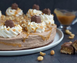 No-Bake Snickerscheesecake