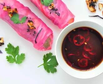 Rosa risrullar med tamarinddip och cashew furikake