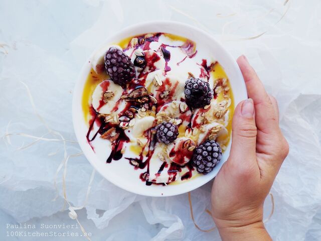 Lactose Free Yoghurt Quark Bowl with Starfruit Smoothie & Blueberry Juice Swirl