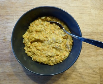 Daal med linser, kokos och äpple