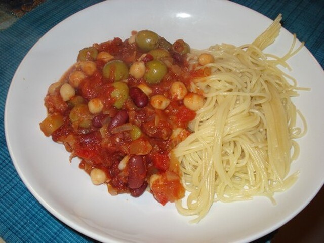 Vegetarisk spaghetti bolognese med oliver