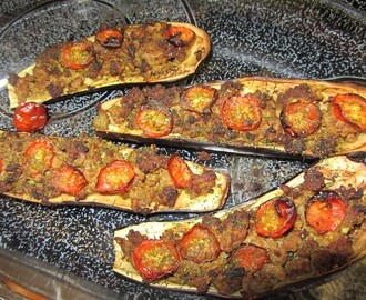 Ugnsbakad aubergine med färstopping