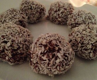 Chokladbollar med dadlar & jordnötssmör