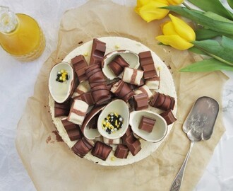 Vitchokladmoussetårta med kinder-topping