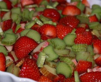 Rabarberpaj med jordgubbar
