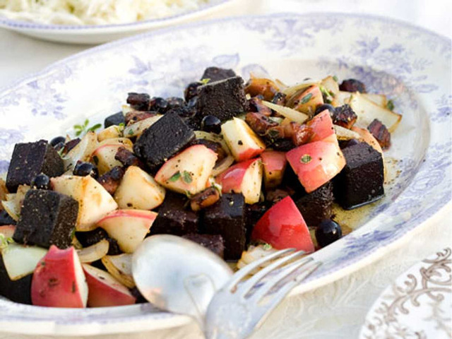 Pytt med Blodpudding fläsk, äpple och lingon