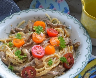 Pasta med lövbiff och dragonsås