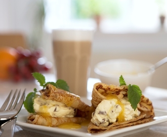 Pannkakor med apelsinsås och chokladvisp