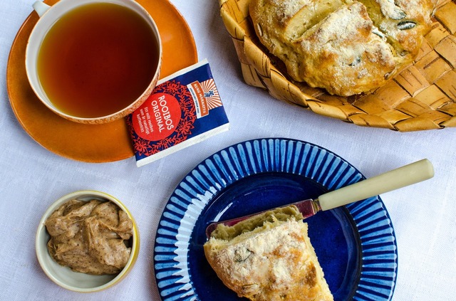 Scones med honung- och kanelsmör