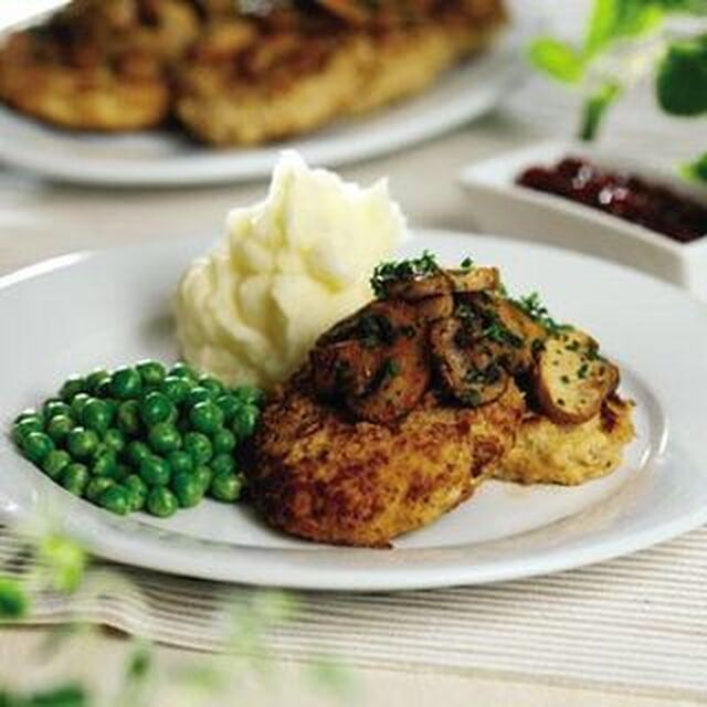 Wallenbergare med potatismos och champinjon- och persiljefräs