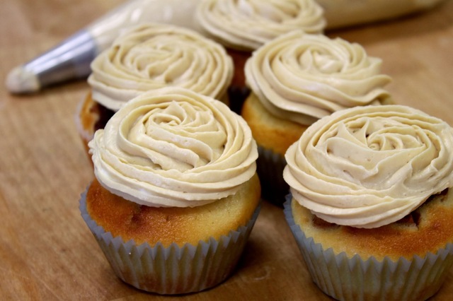 Apropå höstmuffins : äppel-kinuski cupcakes!