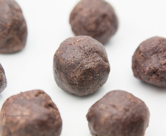 Peanut Butter Protein Bliss Balls