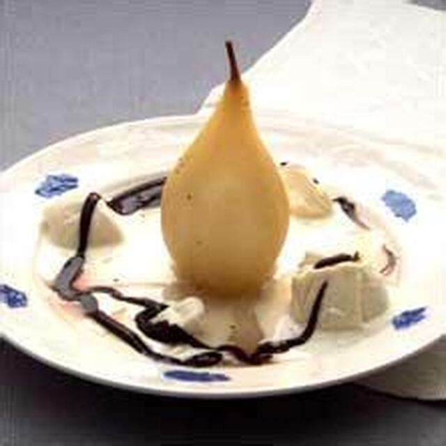 Inkokta päron i vanilj- och kaneldoftande lag