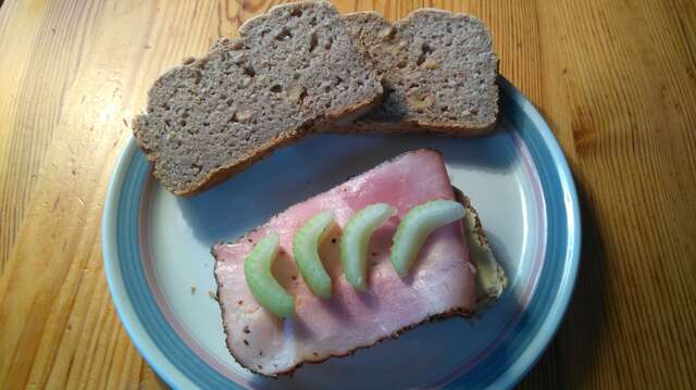 Valnötsbröd med havre och bovetemjöl