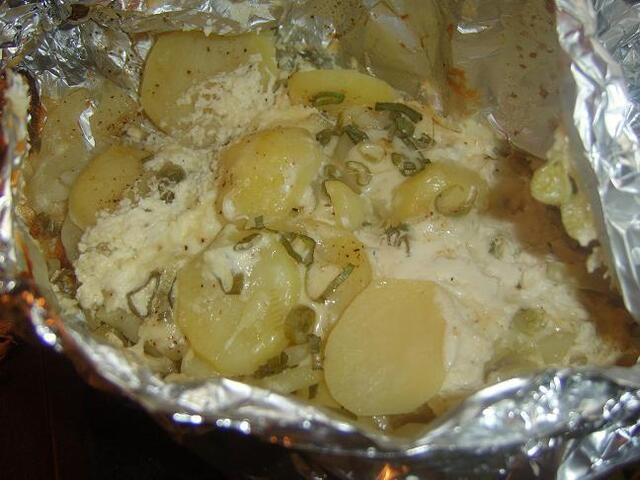 Potatispaket och grillsås