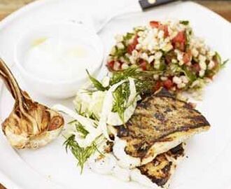 Grillad gös med tabbouleh, vitlöksyoghurt och sötsur fänkål