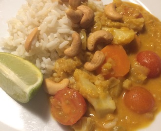 Linsgryta med curry och cashewnötter