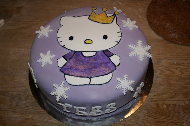 Tredje advent och Hello Kitty-tårta..