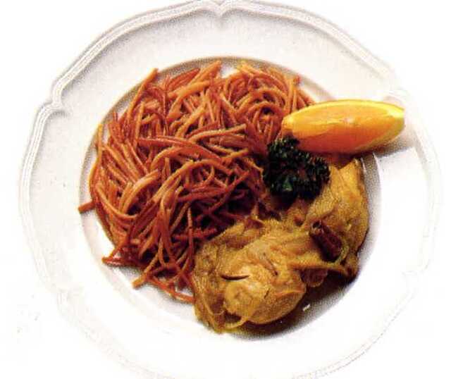 Kycklingbröst med curry och stekt spagetti