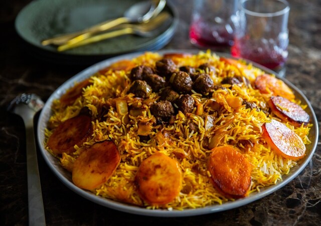 Kalam polo-Iranskt ris med köttbullar och kål