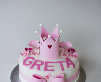 Rosa och vit tårta till Greta