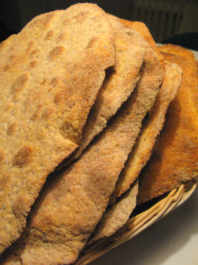 Knäckebröd med sesam och kryddor