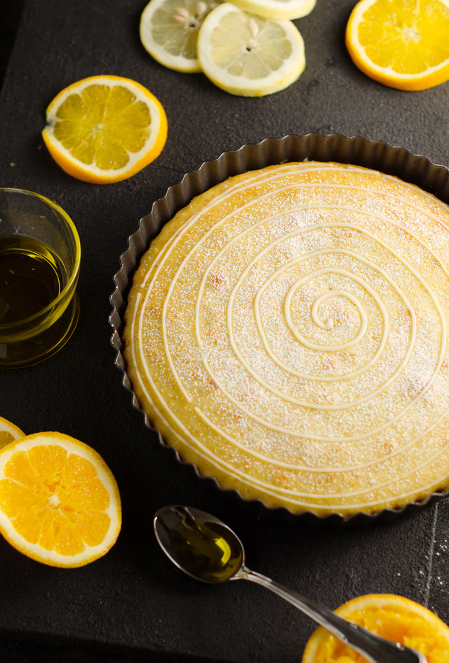 Saftig mjuk kaka med olivolja, citron och apelsin