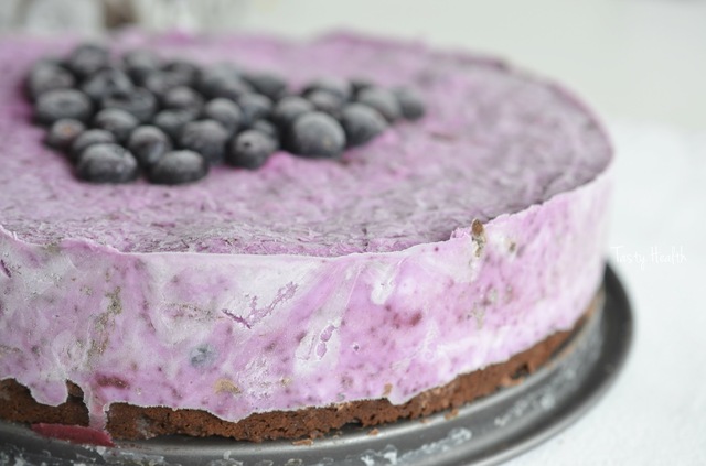 Godaste midsommar"tårtan" -  frusen blåbärscheesecake med browniebotten