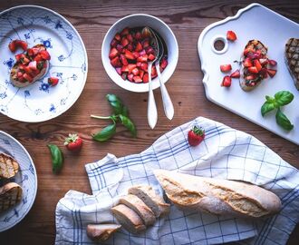 Bruschetta med Balsamicomarinerade Jordgubbar på Grillen