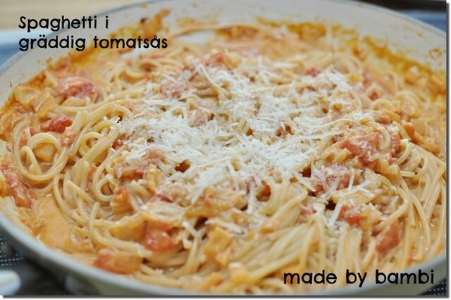 Spaghetti i gräddig tomatsås