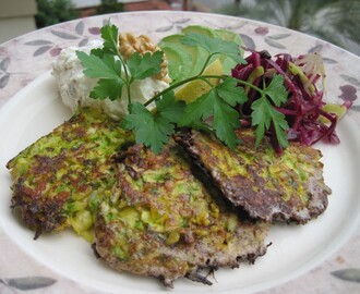 Zucchinibiffar med Valnötscrème och Rödkålssallad