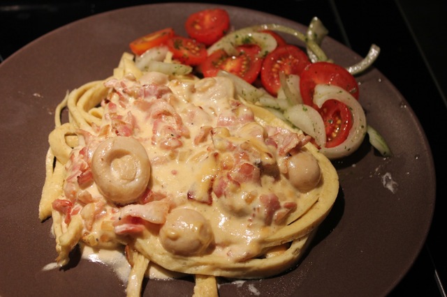 LCHF-pasta med enkel baconsås