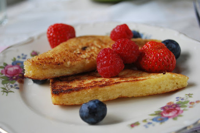 French toast med färska bär