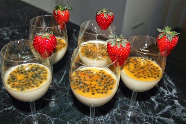 Mangopannacotta med passionsfrukt