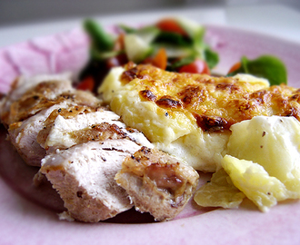 Ugnsbakad kyckling och osttäckt potatisgratäng